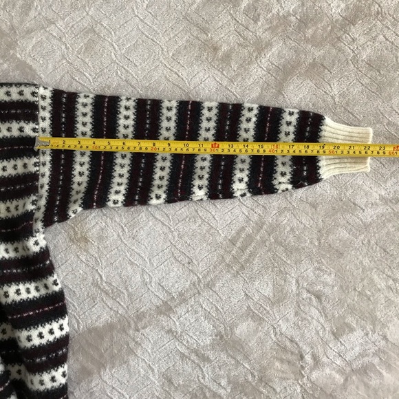 Vintage Shetland Wool Fair Isle Sweater | Made in Hong Kong - Picture 15 of 15